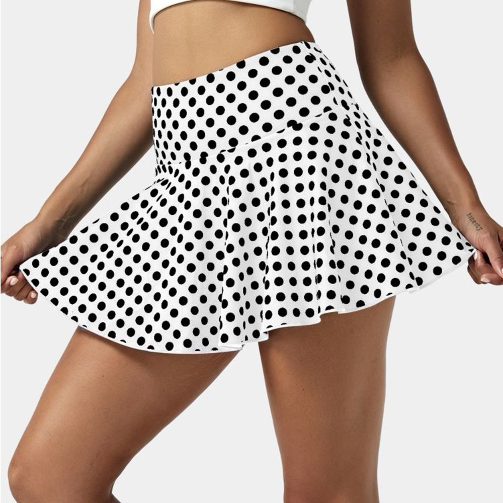 🖤🤍Halara high waisted active skirt with POCKETS, and it’s polkadot!! Size XL